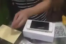 触目惊心！iPhone手机翻新全过程，和官方一模一样！视频封面