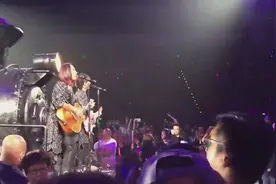 让我们红尘作伴活得潇潇洒洒，小巨蛋动力火车演唱《會光》图片