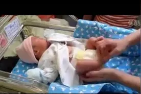 美妈教你如何给月子内的宝贝换尿布图片