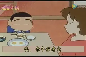 不听话的蜡笔小新，帽子太紧了，狂笑图片