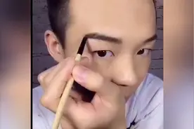 权志龙男神长雀斑了！看男子仿妆权志龙雀斑妆！简直像得没话说啊视频封面