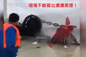 油轮靠岸也这么危险？失控船锚失速坠海 这场面太恐怖！图片