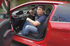 30秒搞定，手动挡车没电，如何推车发动？