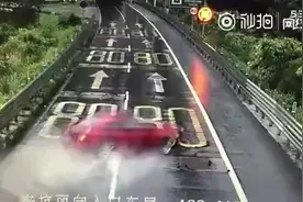 危险的甩尾漂移   雨天行车“慢”字当头图片