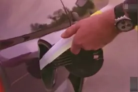 小李在汽油车里误加了柴油，结果让他吃惊了！视频封面