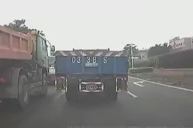 刹车要谨慎啊！尤其是不要在重车面前玩这招图片