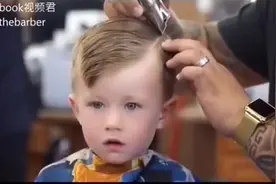5岁萌娃帅气理发全过程，被最后的表情萌倒了