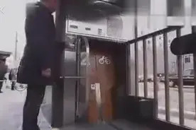 停个自行车都这么炫，这样的技术中国几时才能有！视频封面