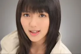 眼睛会放电的美少女 看她眼睛十秒绝对会被电到视频封面