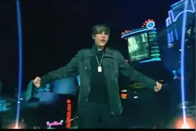 当贾斯汀比伯演唱“baby”突然间山羊叫声加入，笑趴了！图片