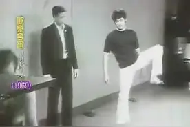 珍贵影像：1969年李小龙展示寸拳和侧踢的碉堡速度与力量图片