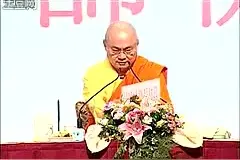 慧律法师超爆笑讲禅，全场的人笑得东倒西歪。图片