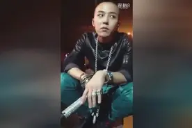 实拍权志龙近距离唱歌，帅气龙傲娇来袭！图片