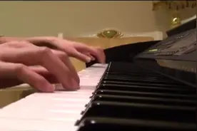 失恋的人听这首歌非常痛苦，但其也是KTV女生必点歌曲视频封面