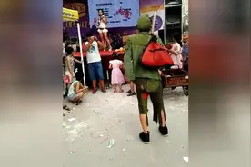 乞丐舞蹈秀 小苹果图片