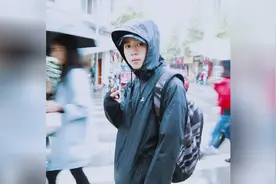 史上最牛翻唱，看网友另内翻唱薛之谦《演员》，真的是要哭了。图片