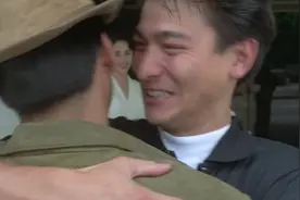 这才是多年不见的好兄弟见面，亲切感和豪情不减当年
