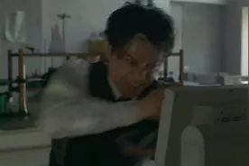 精神崩溃的老师在实验室打游戏，结果引起了大爆炸视频封面