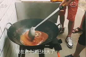 一把白糖一把冰糖，炒糖色这么做，肉夹馍的卤肉颜色好不好就靠它视频封面