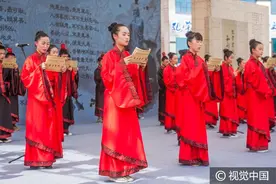 贵州凯里中学生着汉服行成人礼图片