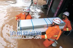 纳溪上马镇：冲锋舟、橡皮艇“上阵” 大件家电都保住了图片