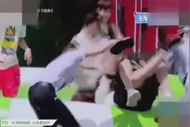 青春同学会：韩东君泳池大秀身材，六块腹肌，引姐姐们大叫！视频封面