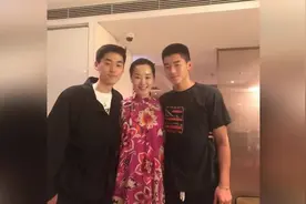 林依轮晒一家四口合照，两个儿子高大又帅气视频封面