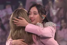 “火箭少女”101出道 孟美岐第一，但“话题C位”却是杨超越！视频封面