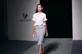 限2018夏装新款 欧美气质荷叶边装饰上衣+收腰显瘦荷叶摆套装