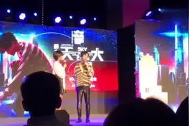 薛之谦自曝嗓子生病 治疗时直接注射在声带 一度以为不能再唱！