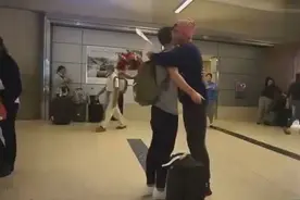 异地恋见面合集，来吃一波狗粮吧