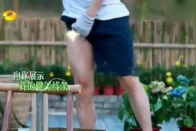 奥运冠军武大靖向刘国梁展示健美的大腿肌肉，运动员们真不容易呀视频封面