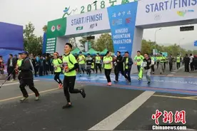 中国选手包揽2018宁波山地马拉松前三图片