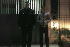 一旅客扰乱乘机秩序致飞机无法正常起飞 被拘7日图片