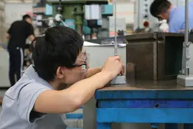 济职中德合作双元制项目学徒迎来德方期末大考图片
