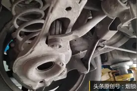 修理工说福特福克斯：底盘做工扎实多连杆悬挂，卖不赢大众高尔夫视频封面