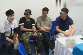 极挑哥哥们助阵弟弟张艺兴的演唱会，艺兴向哥哥们介绍团队成员视频封面