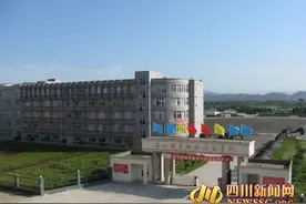 眉山电子职业技术学校创奇迹　中考300分一样考大学图片