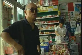 烟台男子7万元现金落超市 老板娘拾金不昧主动送还图片