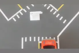 开车时，遇到Y字路口该如何走才不会被罚款扣分呢看完这视频秒懂视频封面