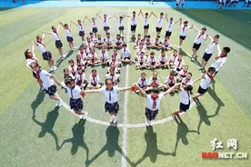 衡阳小学创意毕业照炫酷吸睛 网友：不输大学生图片