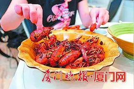 18岁小伙吃下近1盆小龙虾 痛风发作还查出肾病图片