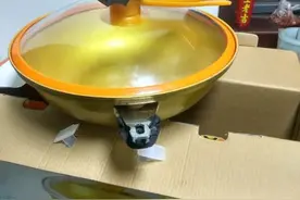 男子街头买回"黄金真空锅" 当天把手就烧断图片