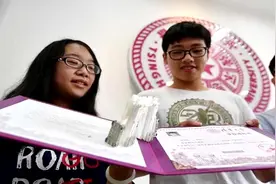 清华大学寄出首批3D录取通知书 179名保送生将“率先”收到视频封面
