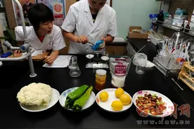 柠檬可以减肥美白？500ml蜂蜜柠檬水等于2两米饭图片