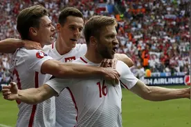 扎卡点球大战失手，波兰6-5力克瑞士晋级图片