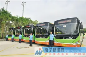 火车东站南广场公交车站启用 实现“零距离”转乘图片