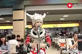 苗族美女演唱一首苗语版《喜欢你》