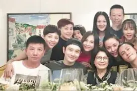 陈坤晒北电96班同学聚会合影 黄晓明何琳等人现身图片