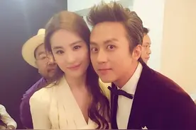 邓超刘亦菲贴脸近照 惹怒娘娘图片